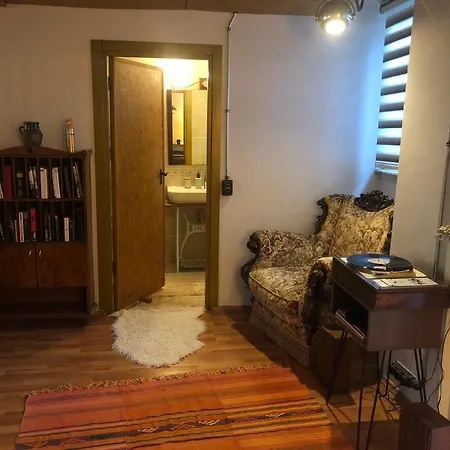 Kaleici Muestakil Kisiye Oezel Bahceli Muestakil Villa